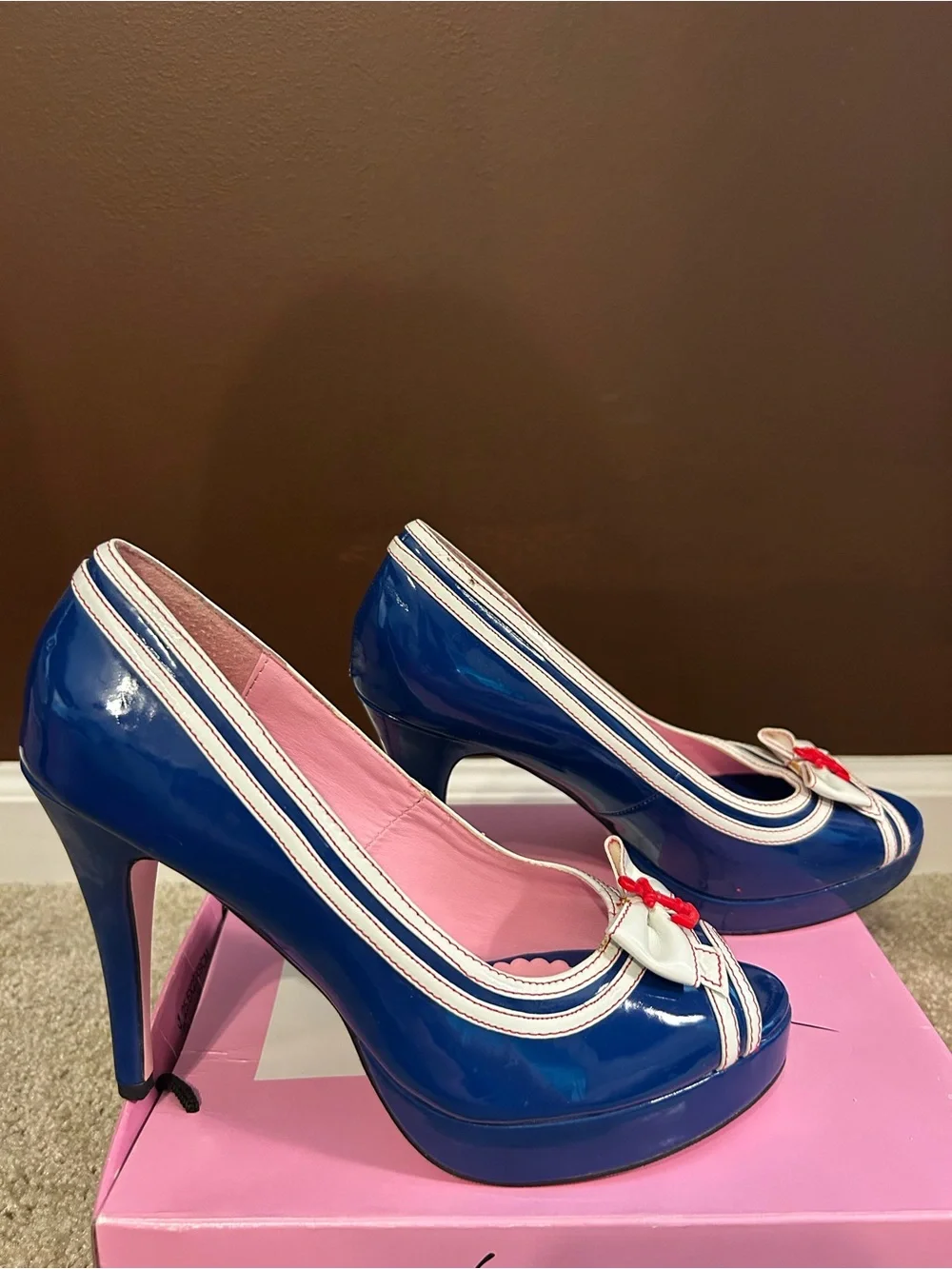 NIB Leg Avenue Nautical Platform Peep Toe Pumps Blue Patent Size 9